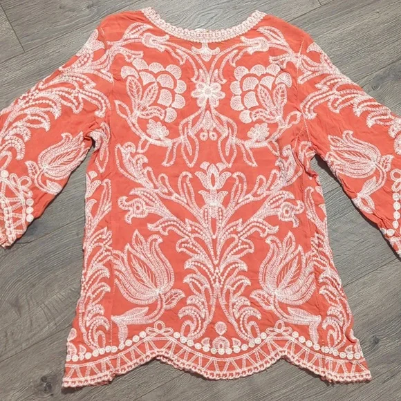 Solitaire Embroidered Floral Scallop Hem Blouse Top - Picture 9 of 9